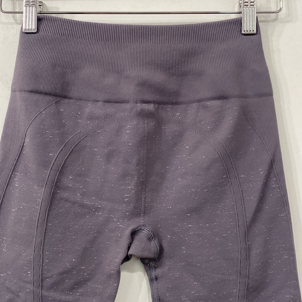 Lululemon Free To Flow Crop 17” Magnum/White size 6 - Picture 12 of 15